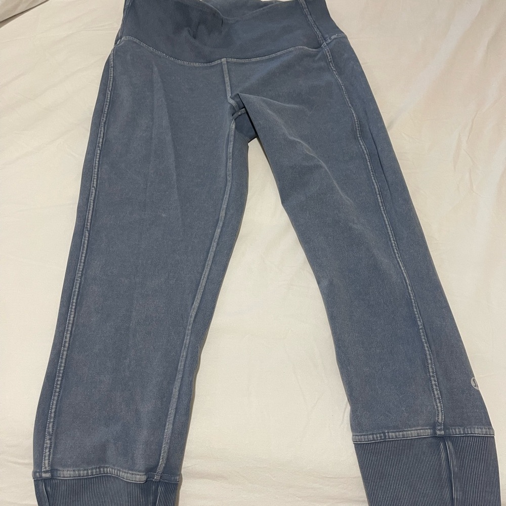 Cuff like workout pants.